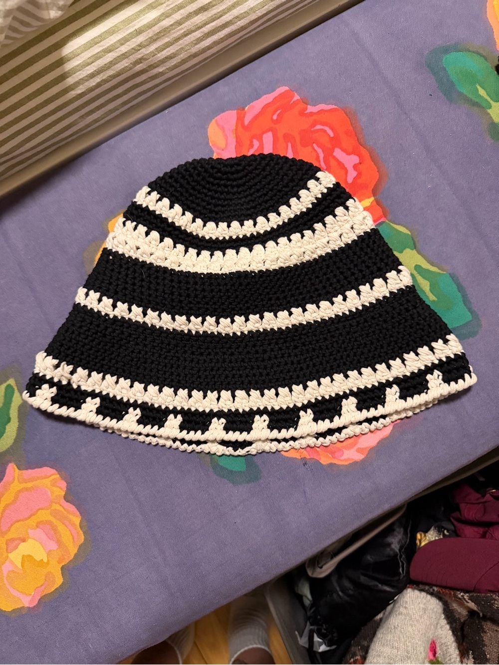 Lululemon black & Cream Crochet Bucket Hat - Women - Picture 3 of 4
